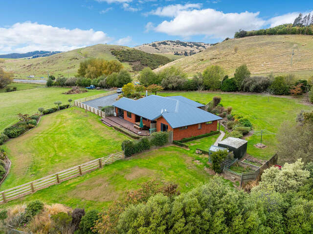 1121 Waihola Highway